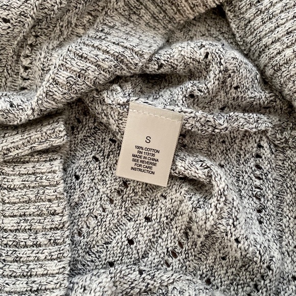 π Leo & Nichole Gray Sweater size Small - Picture 7 of 7
